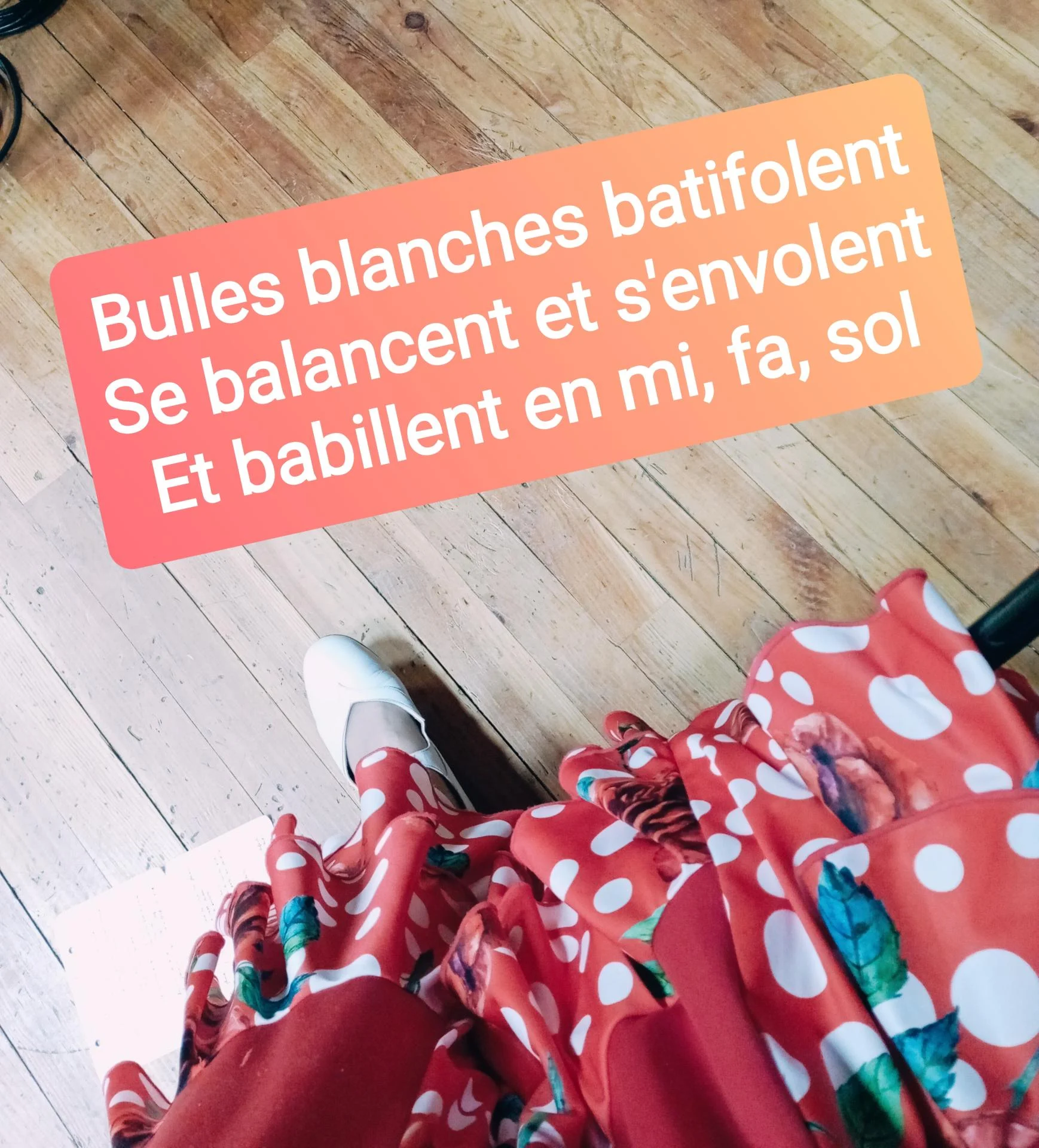 Bulles blanches batifolent